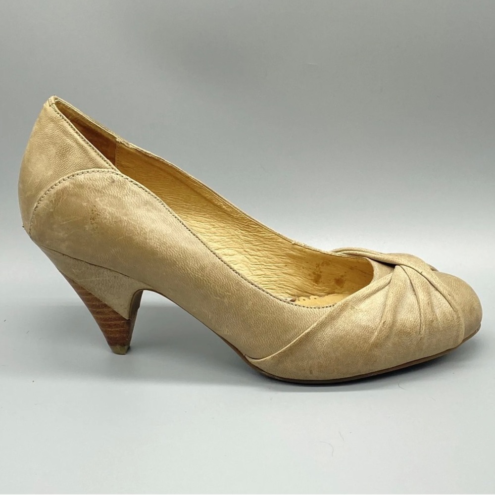 Miz Mooz Felicity Nude Distressed Style Leather  Twist Wood Inlay Pumps